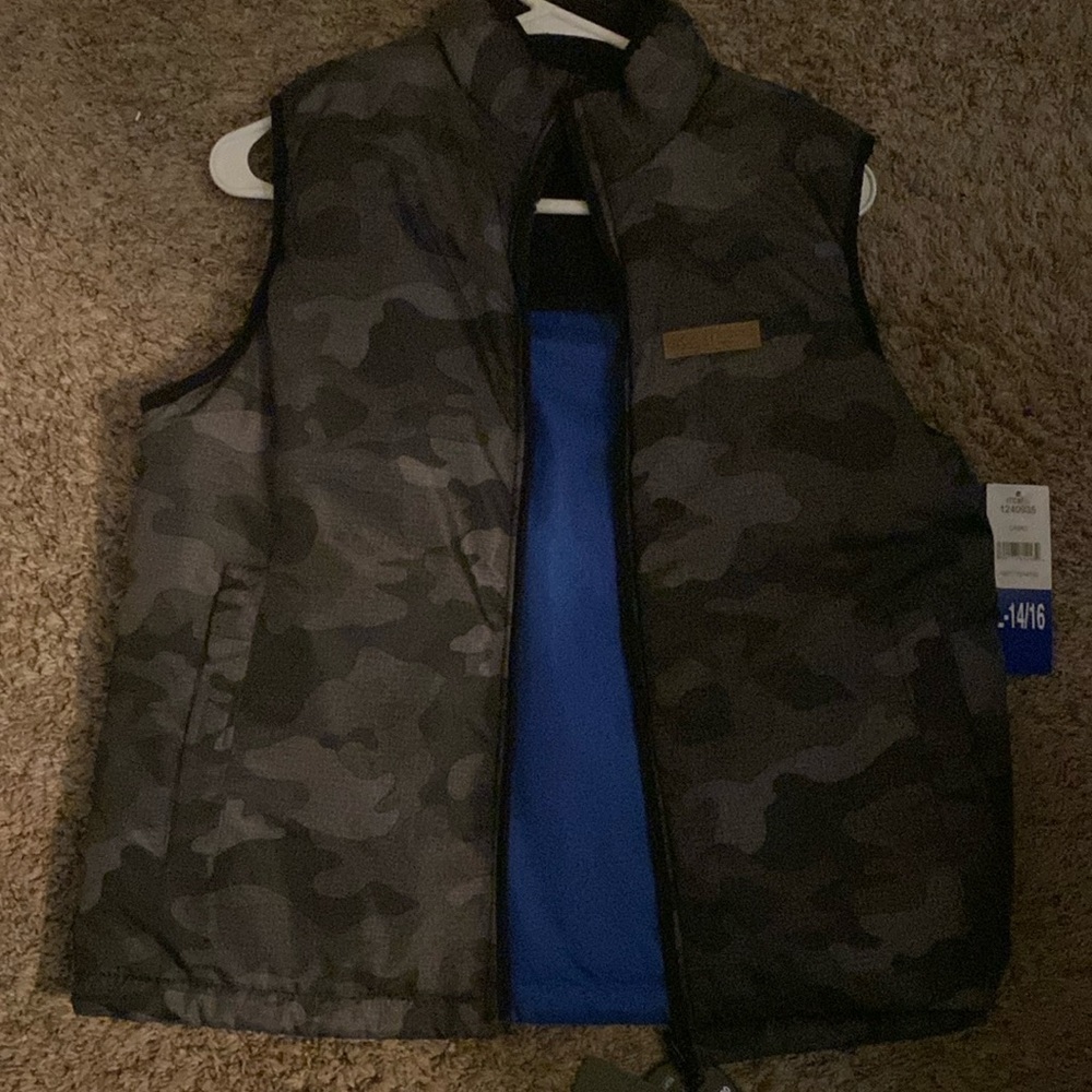 Buffalo reversible vest size 14/16 camo one side and blue with faux fur top opp
